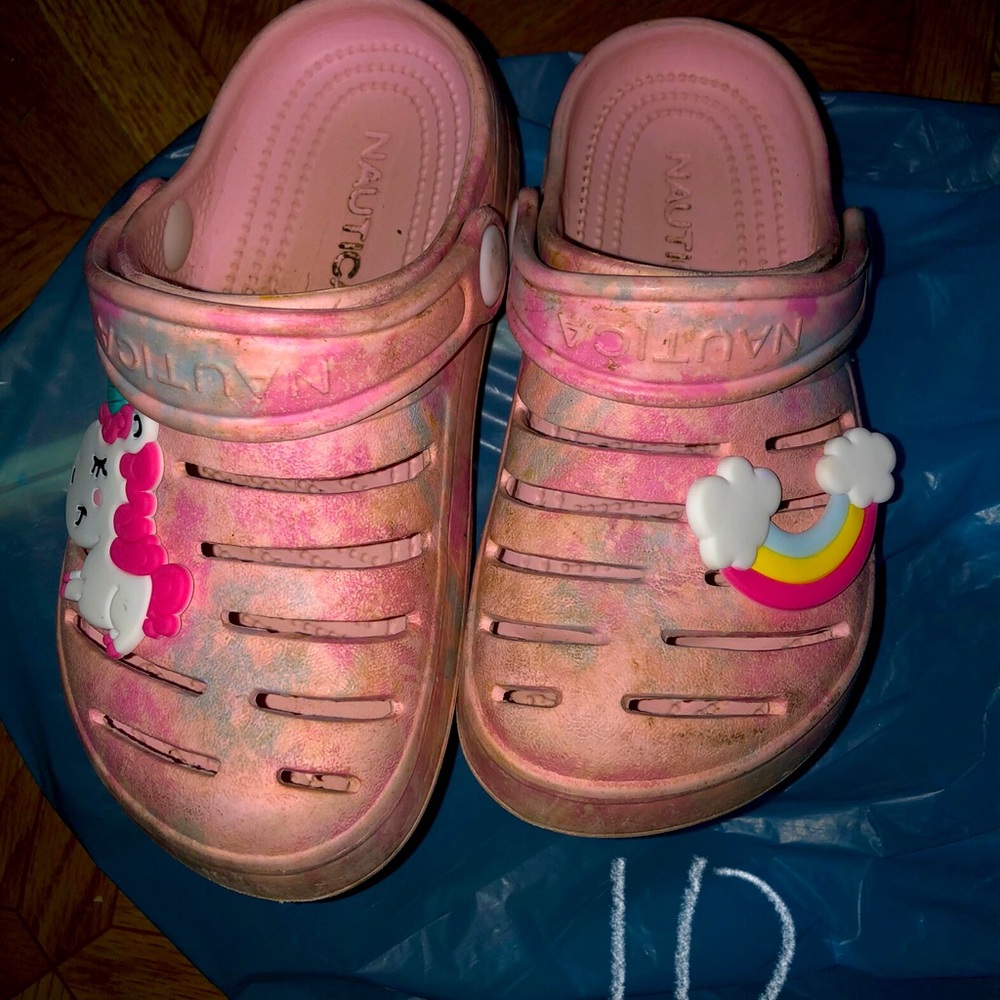 size 10 nautica slide on extra charms added